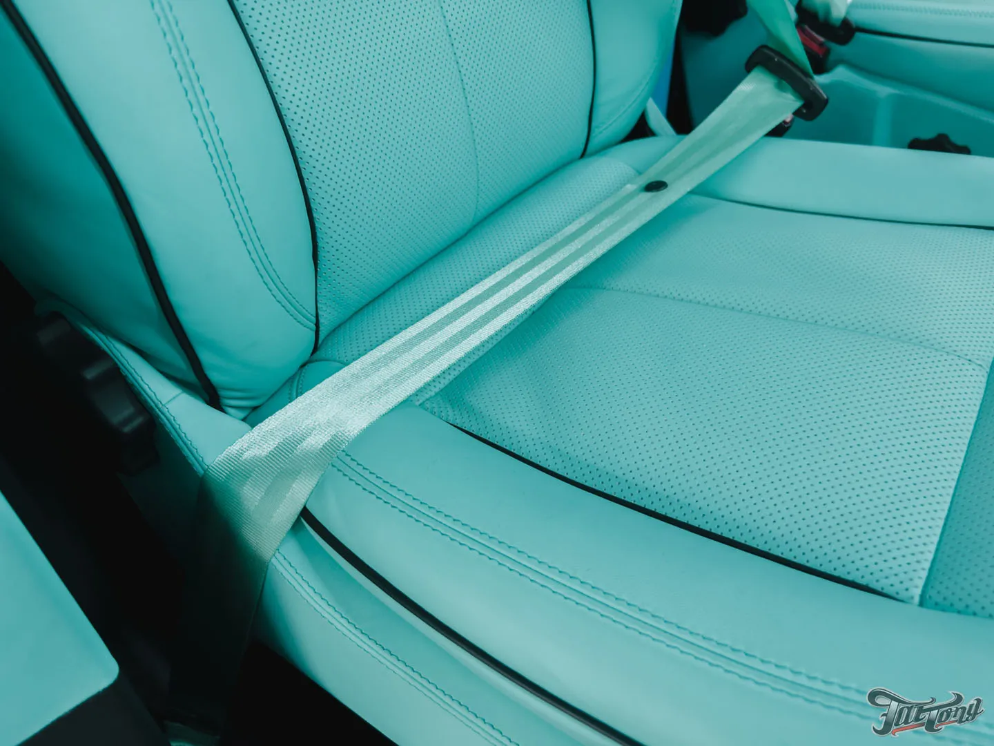 Ремни безопасности для Volkswagen Multivan в оттенке Tiffany